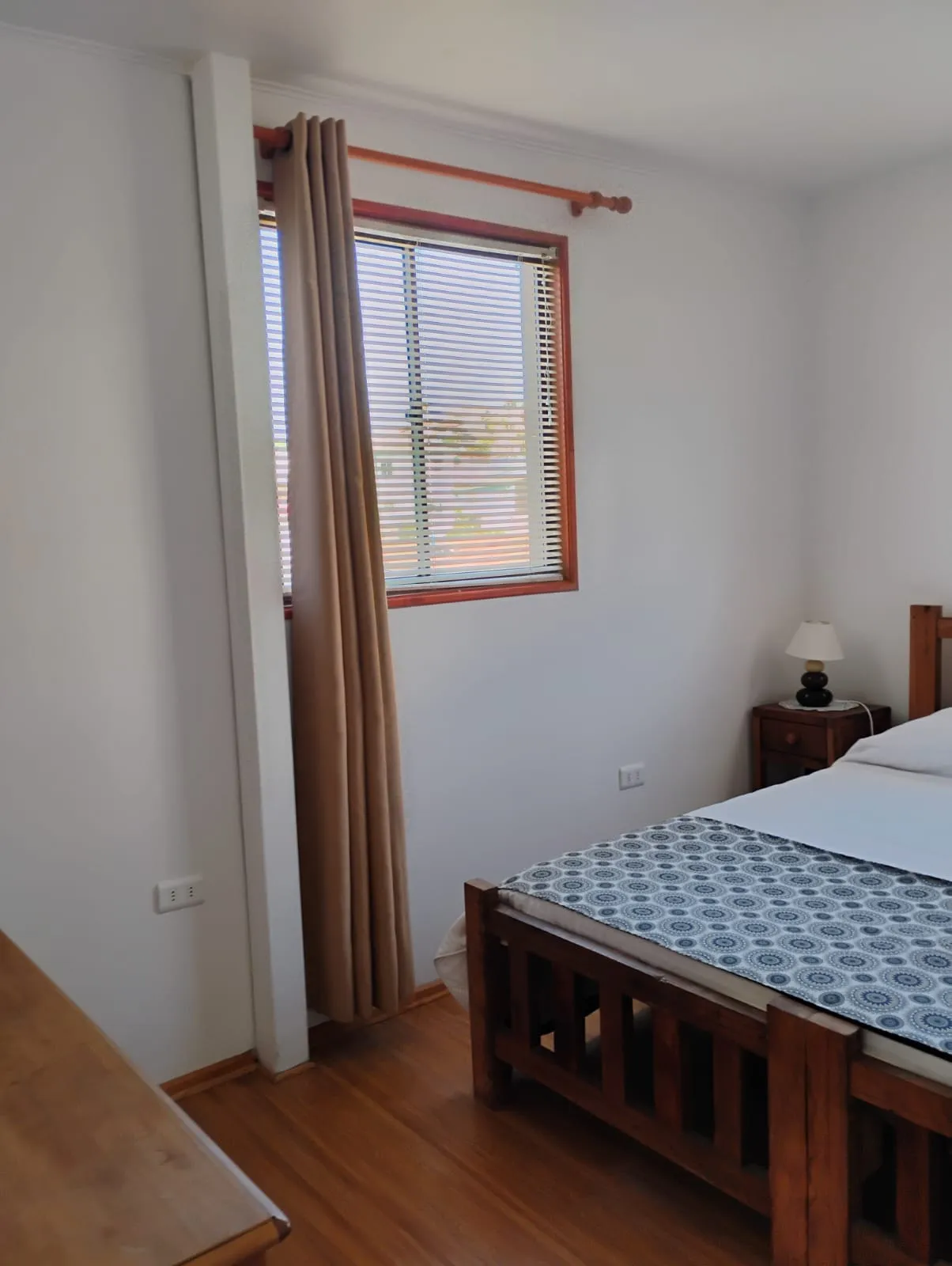 Ventana y cama